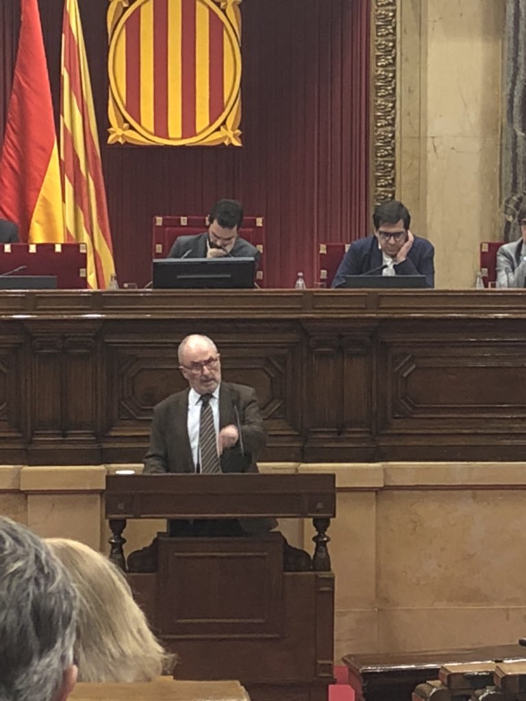Albiol_XG's tweet photo. Aguantando en el @parlamentcat al Defensor del Pueblo de Cataluña (Sindic) hablando del “Estado” español como si viviéramos en un régimen más tirano que el de Corea del Norte.  Personaje partidista que lo mejor que podría hacer es dimitir. https://t.co/MTF9WHZWxa