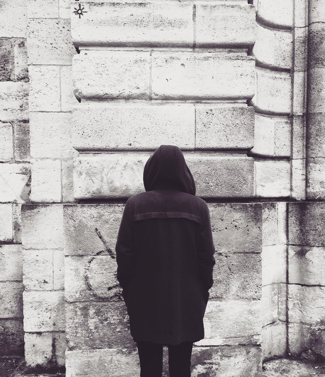 La pluie ? 🌂Ça n’existe pas dans une expo. Venez découvrir  la programmation des expositions en cours  sur station-ausone.com. #exposition #bordeaux #bordeauxmaville #livre #design #digitalart #peinture #architecturephotography #cinema #Mode