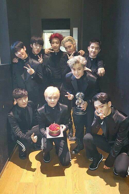 ninimumkji's tweet photo. อนาคตก็คิดไว้แล้วแหล่ะว่าจะอยู่กับ @weareoneEXO ไปตลอด จะแก่ไปด้วยกันอะ ไม่รู้นะ สำหรับเราเขาไม่ใช่แค่ศลป.อะ เขาคือคนที่ทำให้เรายิ้มได้อะ รวมถึงคนที่ไม่อยู่ในวงด้วยแล้ว แต่เขาก็ยังเป็น1ใน12คนที่ทำให้เรารักเขา ก็จะซัพพอร์ตเขาไปตลอดต่อให้ไม่เหลือแฟนคลับสักคนเลยก็ตาม;; https://t.co/YxQKoG2YrR