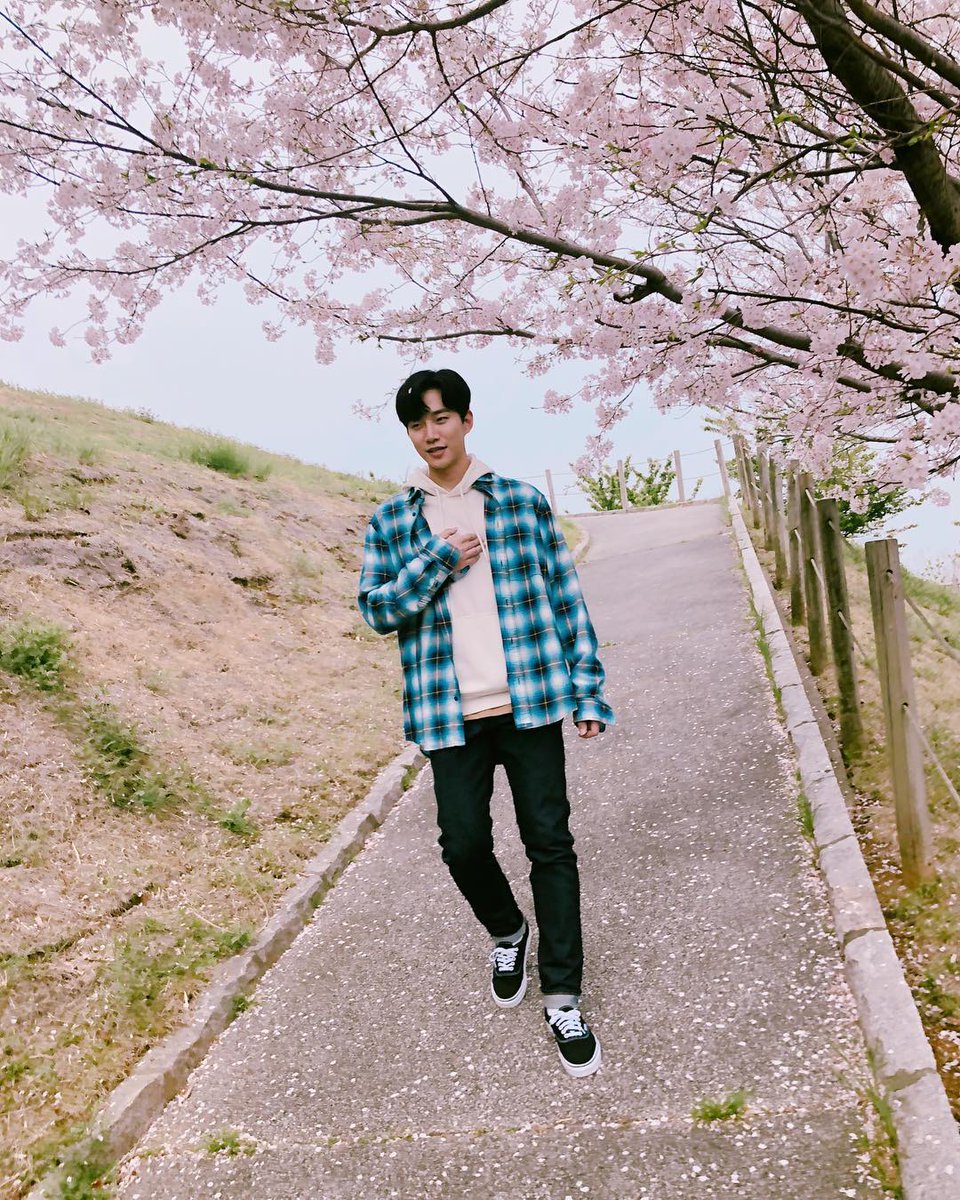 2pmalways's tweet image. RT @dlwnsghek Busy, but happy at times like these #HellaBusy #ButHappy instagram.com/p/Bg3vOCxjVow/