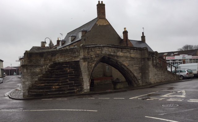 StuartJAndrews's tweet photo. Discovered this fascinating three-way arch bridge in #Crowland yesterday while visiting various poultry farms in Lincolnshire.  Google tells me it's 14th century and Grade 1 listed. @EnglishHeritage https://t.co/LKD1gPNhrb