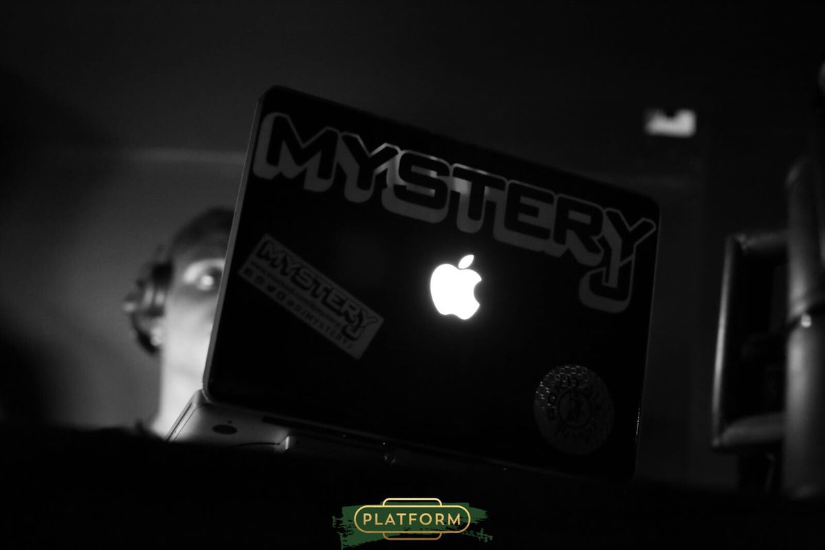 Platform tweet media