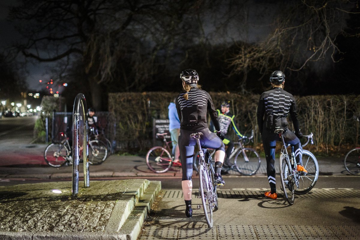 MetierCycling's tweet photo. Saving daylight.
-
The clocks have gone forward and it’s a step closer to summer. While the days are brighter it’s still vital to stay visible, particularly In times of light contrast (dusk and dawn). Stay visible and stay safe 💡🖤 https://t.co/zjL6xbAbxY