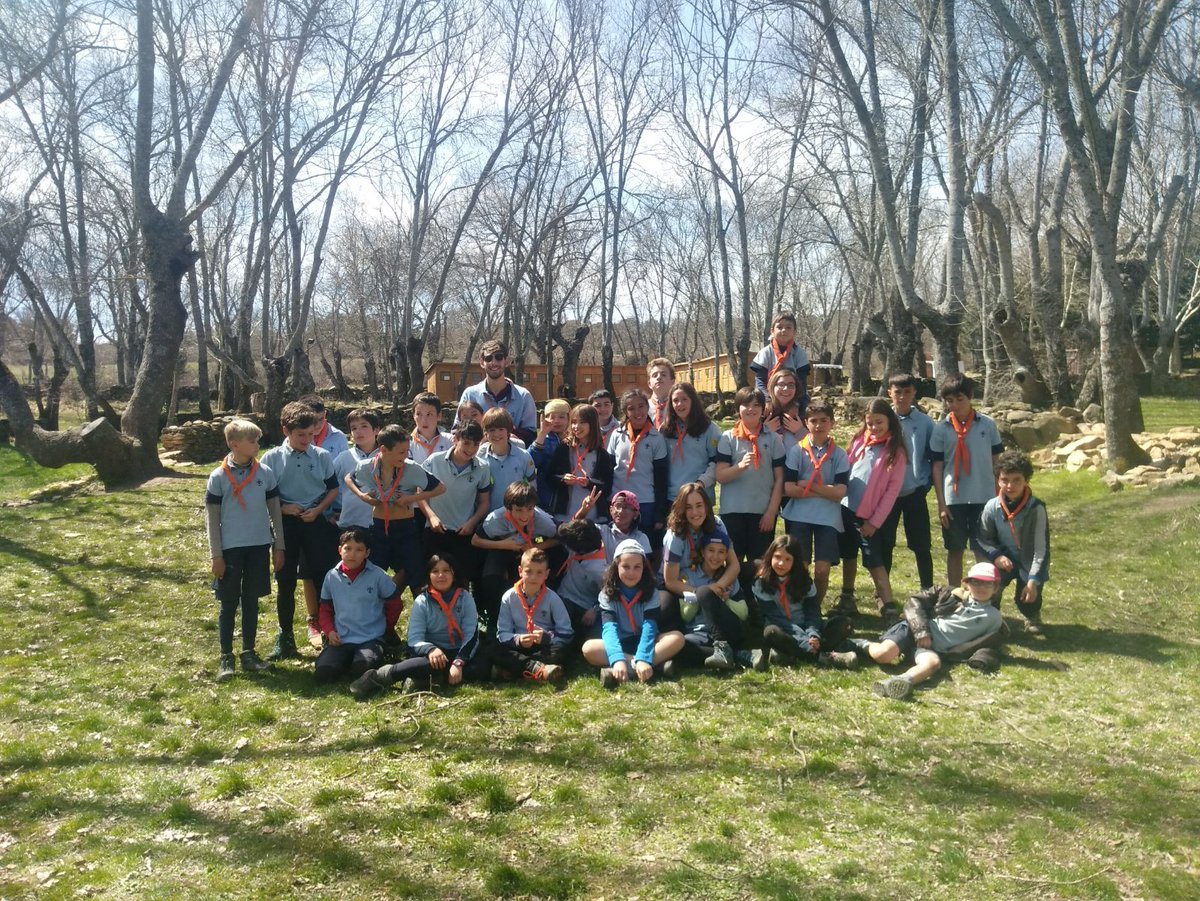 Y con esta fotoo terminamos el gran campa de semana santa! Nos subimos al bus a las 6.15, calcular hora y algo para llegar a la parro!