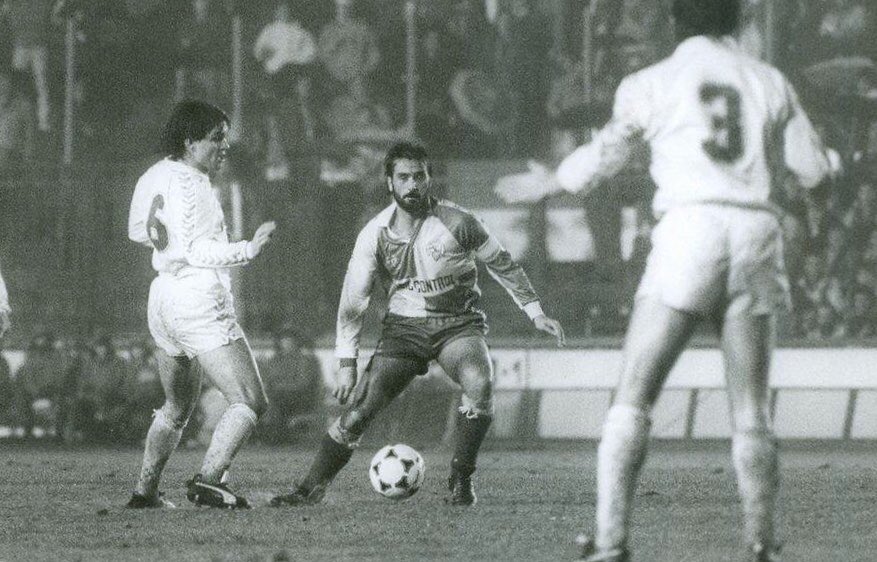 CESabadell's tweet photo. 🎂 | Avui felicitem en el seu 59è aniversari a tota una llegenda arlequinada: 387 partits amb aquest escut, més que ningú altre. 

Segueix vinculat al CES com a president dels Veterans i de l’Associació de Clubs de Futbol de Sabadell. Per molts anys, capità Lino!!!

#retornCES https://t.co/PFijeS4hAl
