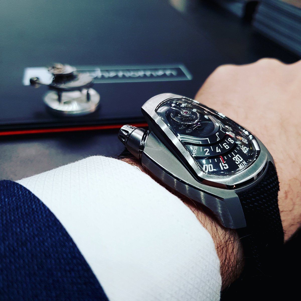 PhenomenWatches's tweet photo. - PHENOMEN AXIOM -
100% wearable concept watch
100% in house design
#PhenomenWatches #baselworld2018 #frenchcreativity #independantwatchmaking #hautehorlogerie https://t.co/5gJR0NxEMr
