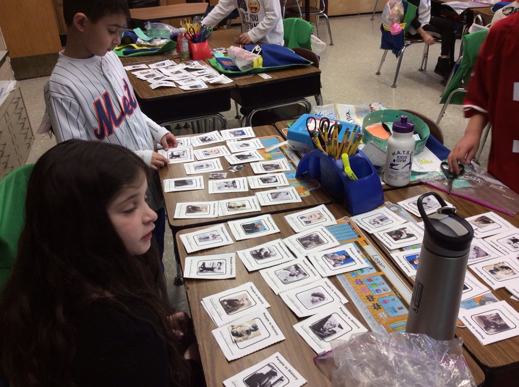 mmhteach's tweet photo. #class2h puts the finishing touches in our bio trading cards!  @Ivysherman #seamanstrength https://t.co/dn86urLQUt