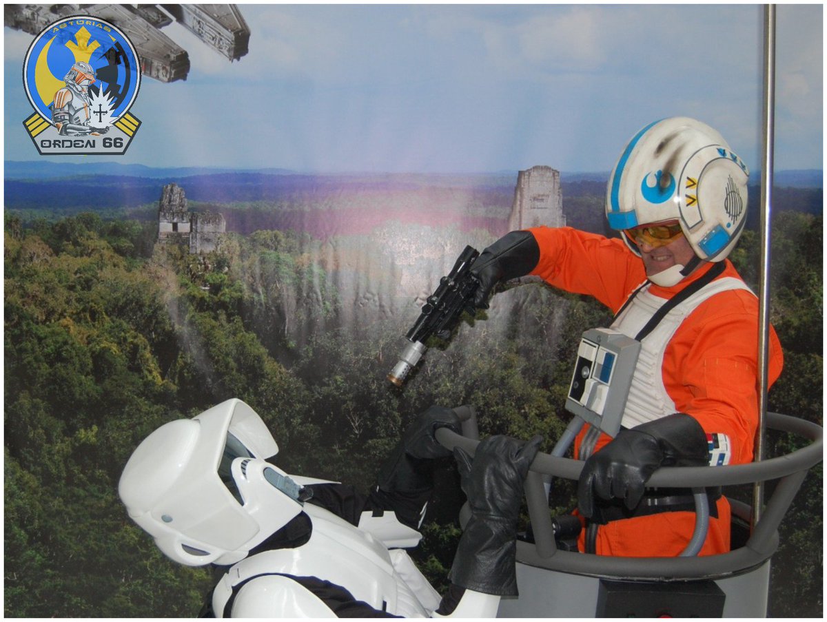 Orden66Asturias's tweet photo. Parece que los #Rebeldes mantienen a raya a las fuerzas del #imperio
#starwars
#Orden66Asturias
#CometCon18
#Photocall
#cosplayer https://t.co/BmaRtO6waD