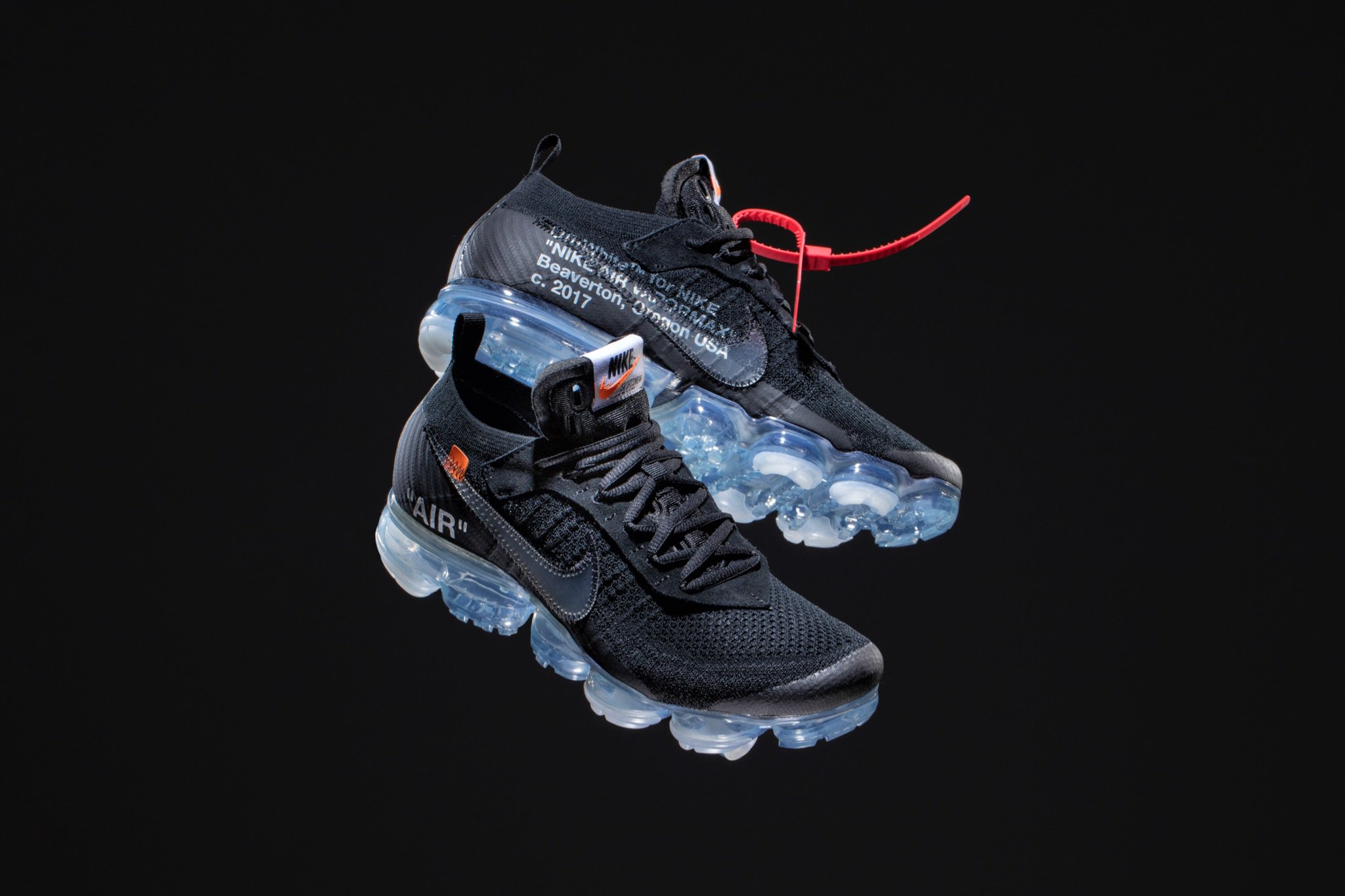 off white vapormax black with blue laces