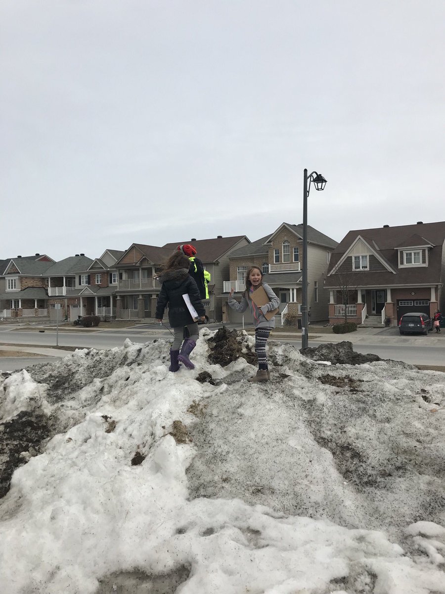 Les amis en 1ère année se posent la question, « Comment on sait que les saisons changent? » 🔎<a href="/newhalfmoonbay/">Halfmoonbay</a> #jeunesscientifiques