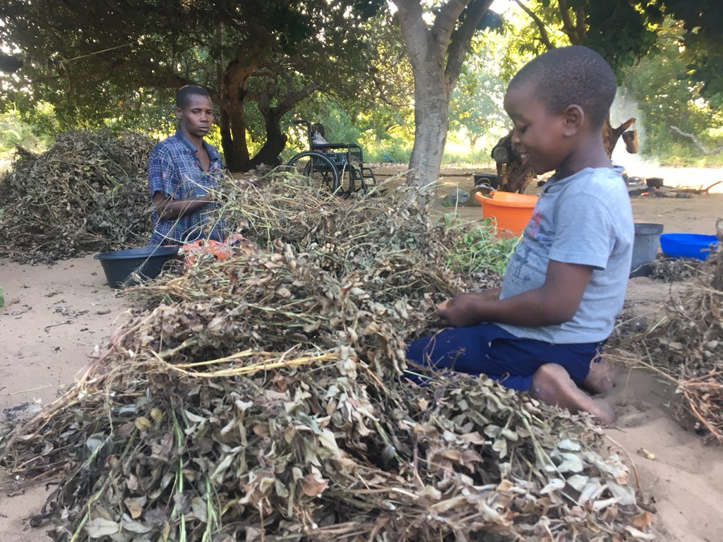 4geraldo's tweet photo. When those who can do nothing for you,teach you everything.Ive learned that poverty is to have no choice.yet hospitality and love is not limited by it. https://t.co/2o0FvdTD1W