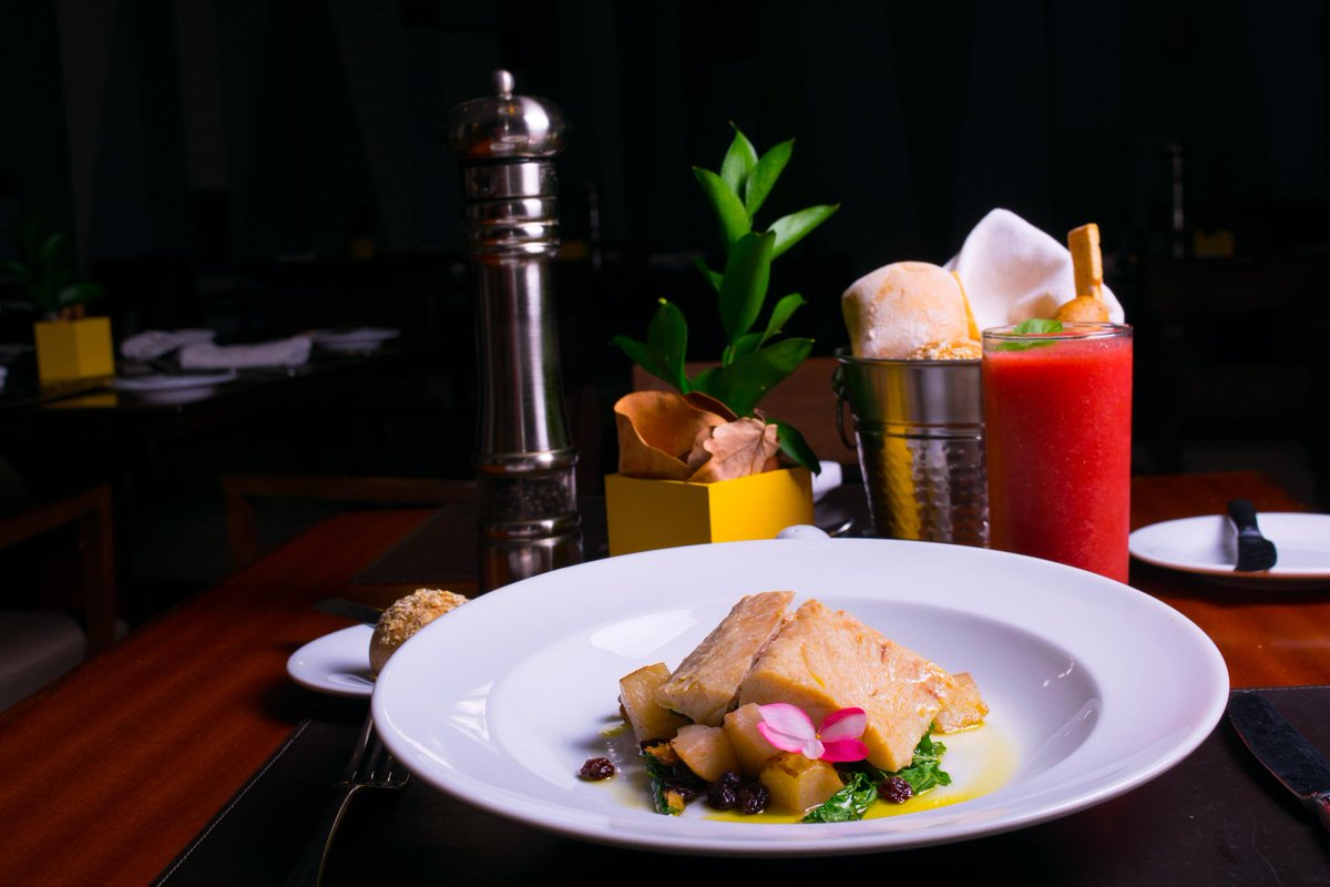 Sabores mediterráneos que harán sentir. 💕 #Caracas #Foodie #RestauranteSurJW #ElRosal