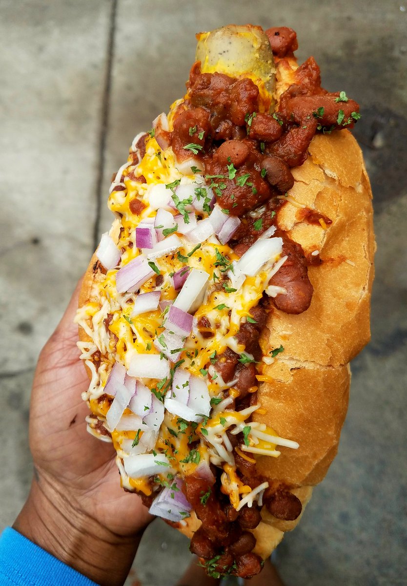 Thursday's Special... #Vegan Chili Cheese Dog with extra #loveandmagic💫 #sweetartstlouis #blackwomenchefs #womeninthekitchen #womenchefs