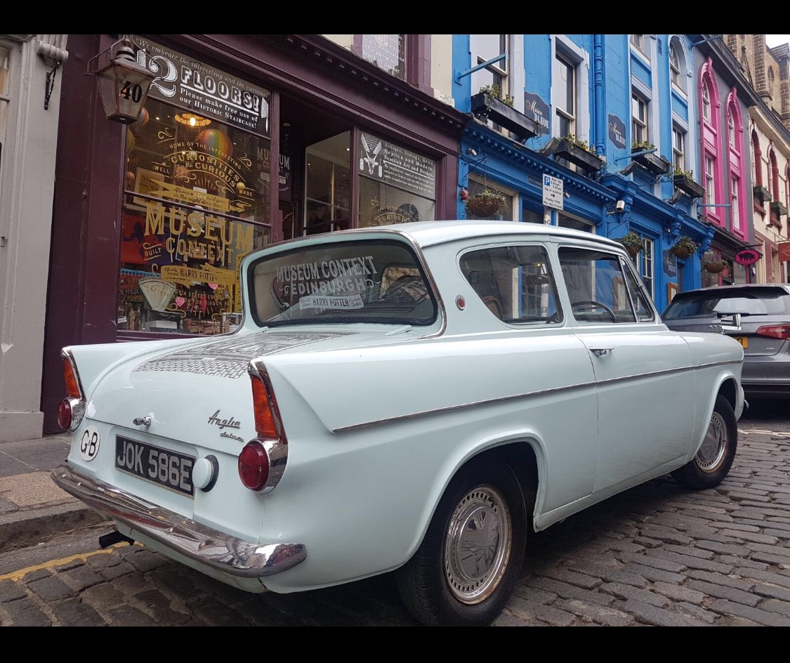 Vic__Maclean's tweet photo. This is #museumcontextuk THE BEST SHOP FOR ANY #HARRYPOTTER FAN. I love it so much & I can’t wait to go back there 😃 located in the heart of #Edinburgh, in the street that was apparently the inspiration for #DiagonAlley. It’s my all time #favourite shop 🤗 #potterhead #always https://t.co/zB4N6NUpUU