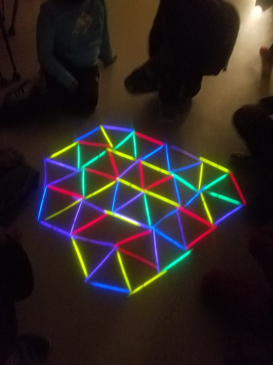 #crazy8smathclub Glow in the dark #geometry #afterschoolfun Great use of Ss vocab. Check out #bedtimemath @FBWilliams_