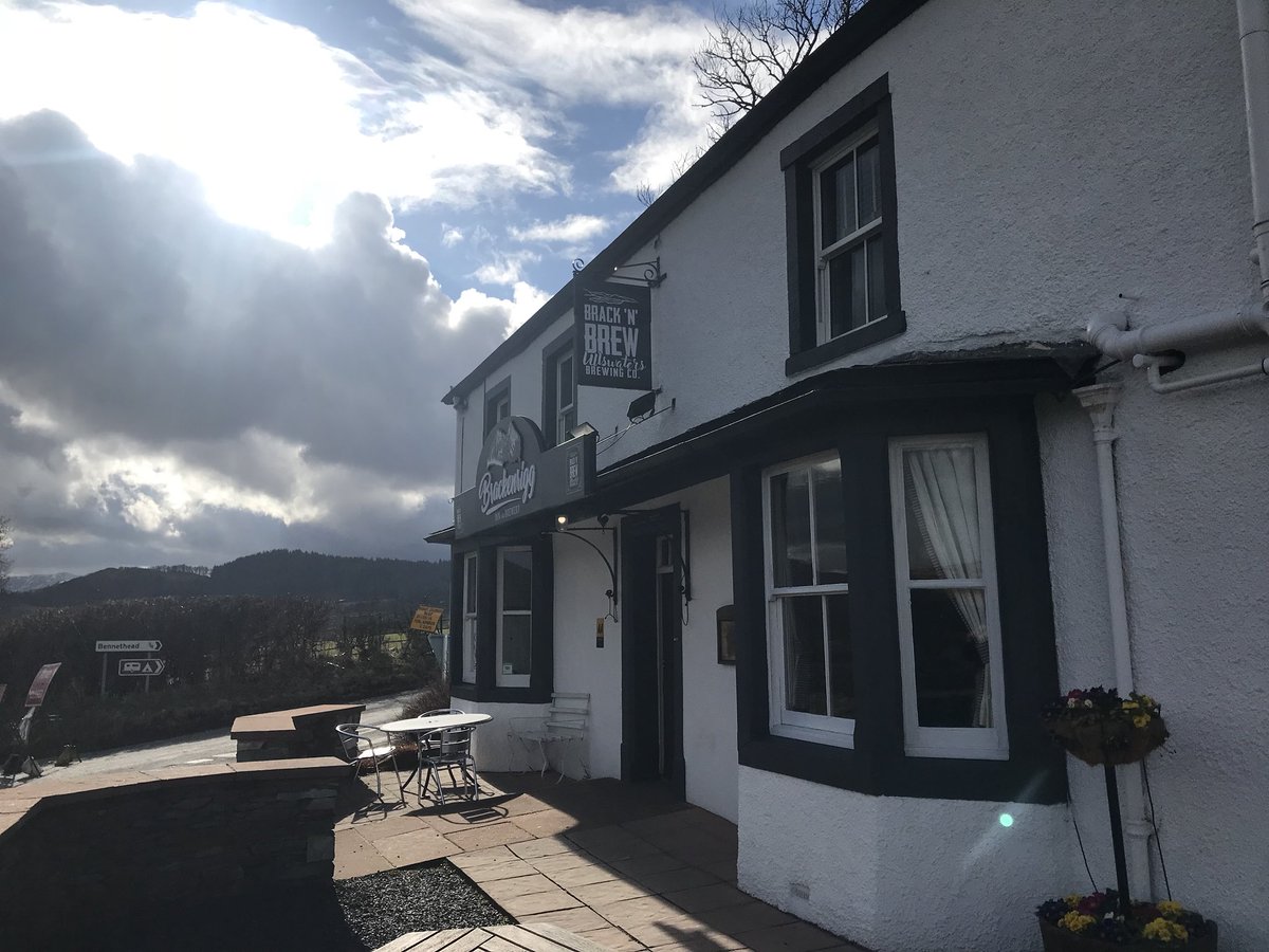 The sun was shinning today and the new signage went up  <a href="/Brackenrigg_Inn/">Brackenrigg Inn</a> #homeofbracknbrew #ullswatersales