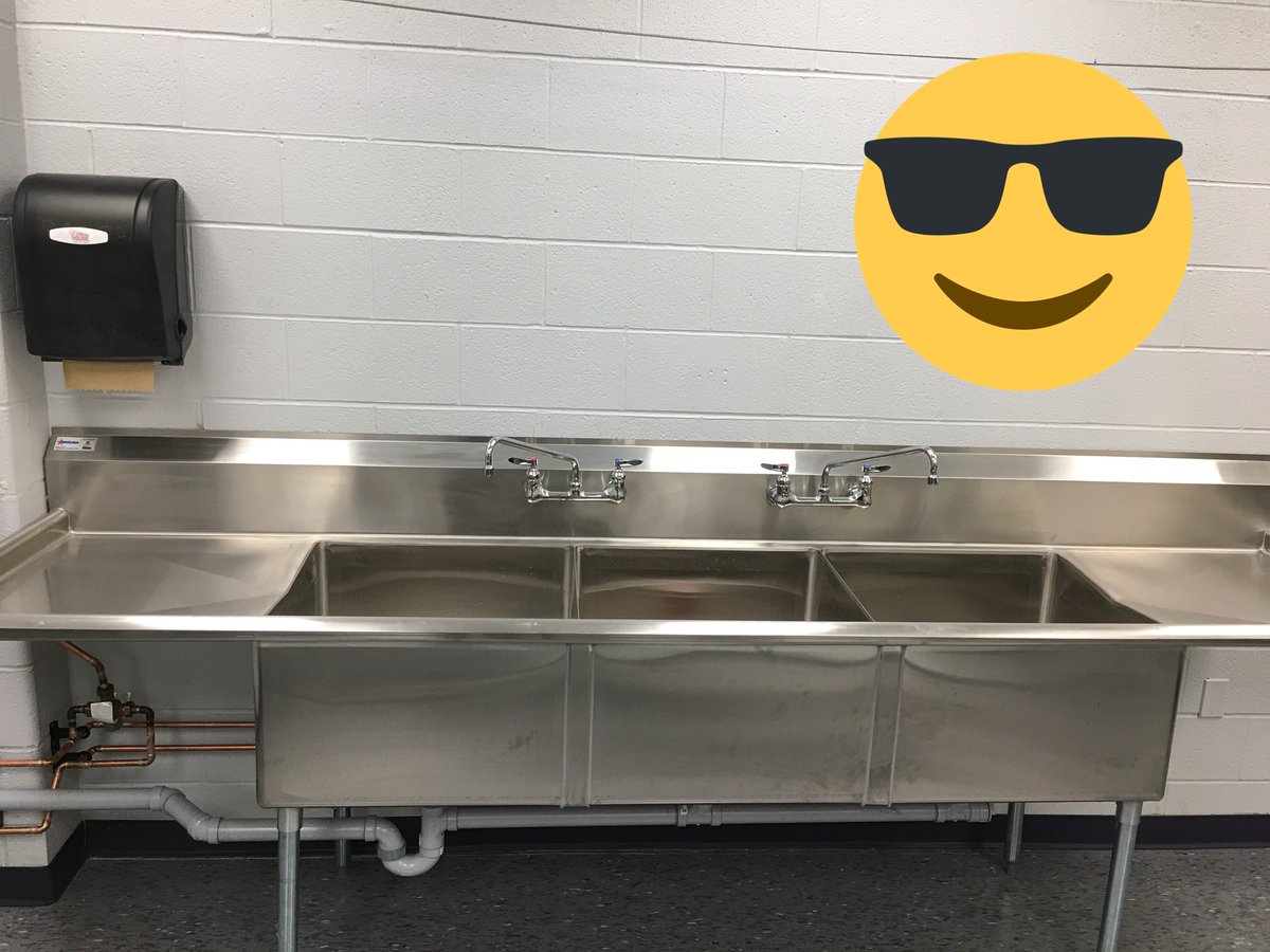 StMaryCSSTech's tweet photo. Crusader Photography Darkroom gets a makeover https://t.co/30vQ9Q9PDY