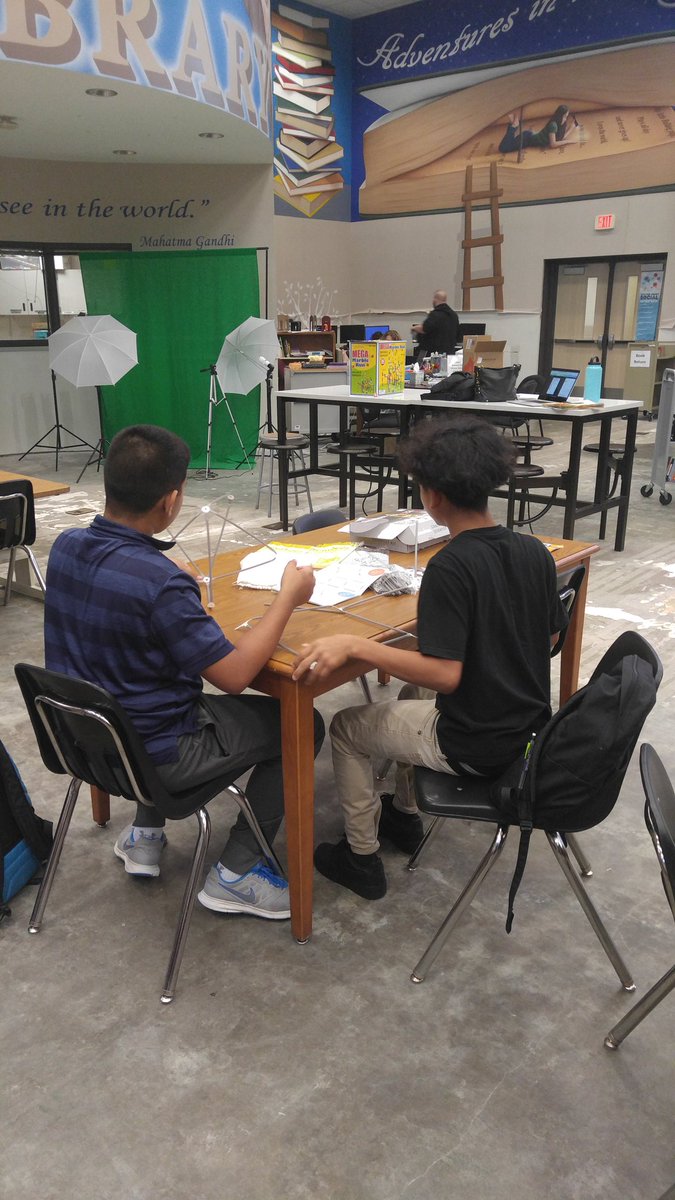 BIS_Robotics's tweet image. 🚧Construction challenges🚧 with @KNEX @strawbees and Marble Run! Thanks to @BIS_library #BISlearns