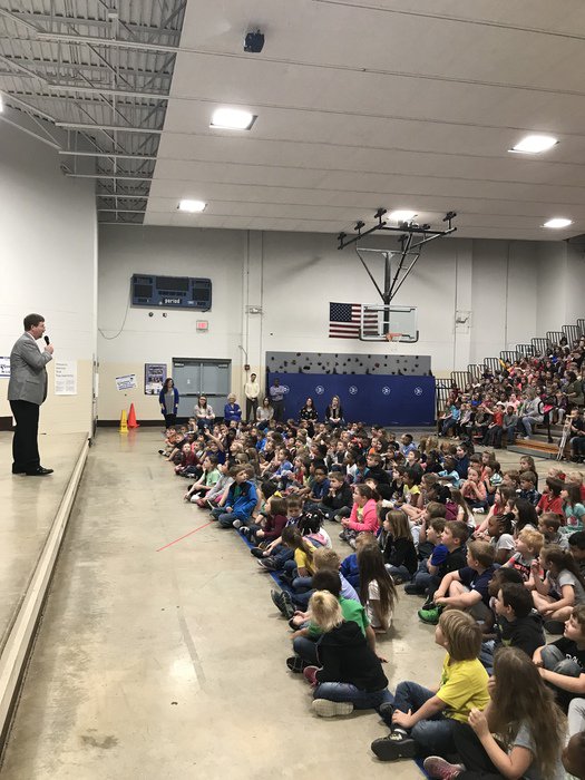 StarCitySchools's tweet photo. Great Energy Bus Rally this morning @StarCitySchools JBE! Thank you @JohnnyKey_AR for speaking! #WhateverItTakes @EnergyBusSchool https://t.co/bqNKYe9XdK