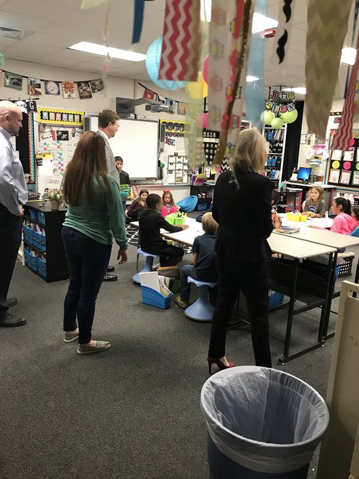 StarCitySchools's tweet photo. Great Energy Bus Rally this morning @StarCitySchools JBE! Thank you @JohnnyKey_AR for speaking! #WhateverItTakes @EnergyBusSchool https://t.co/bqNKYe9XdK