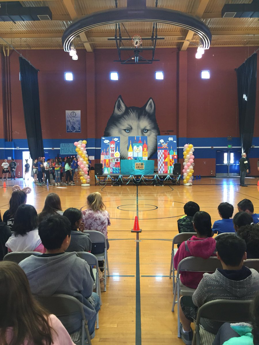 PrincipalAtHart's tweet photo. It’s A Small World! Starting our Diversity Day Celebration! https://t.co/1bU0OgvH1E