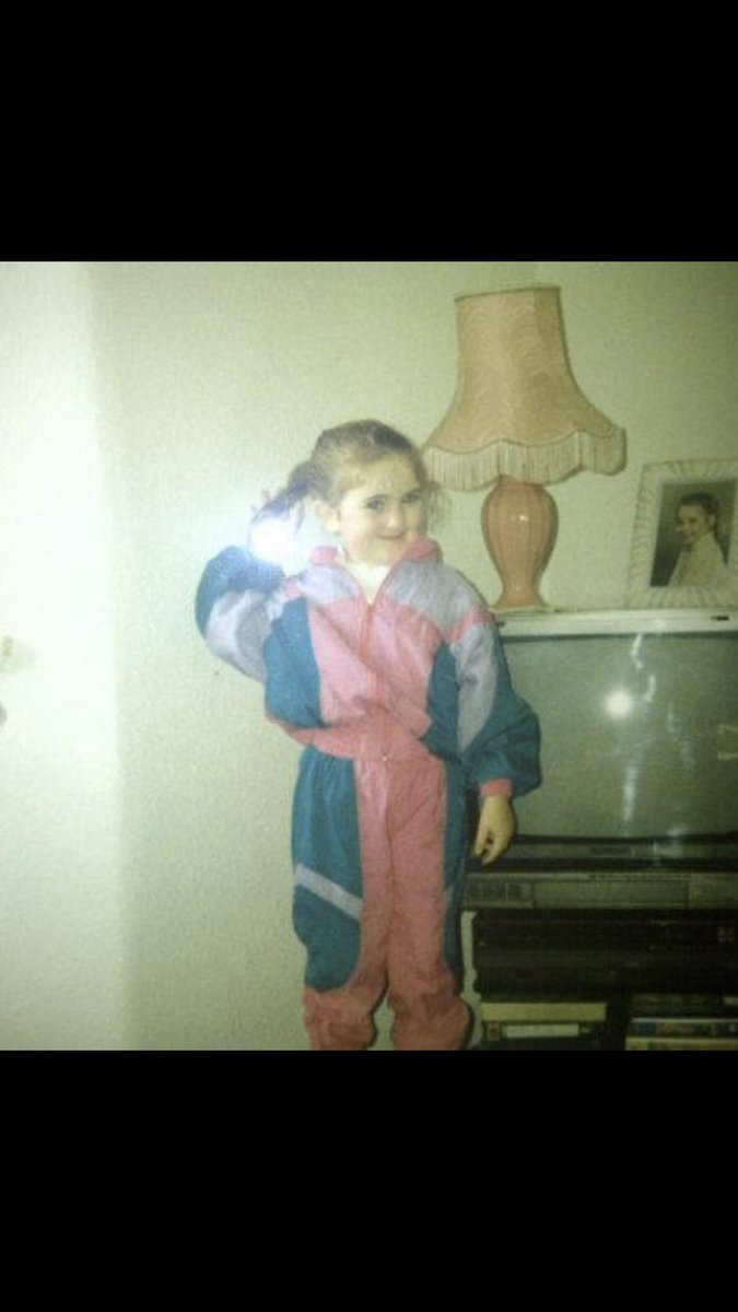 KirstyRoseOH's tweet image. How fucking 90s is this? #shellsuits #ilovelamp #babyKROH 👧🏼😂