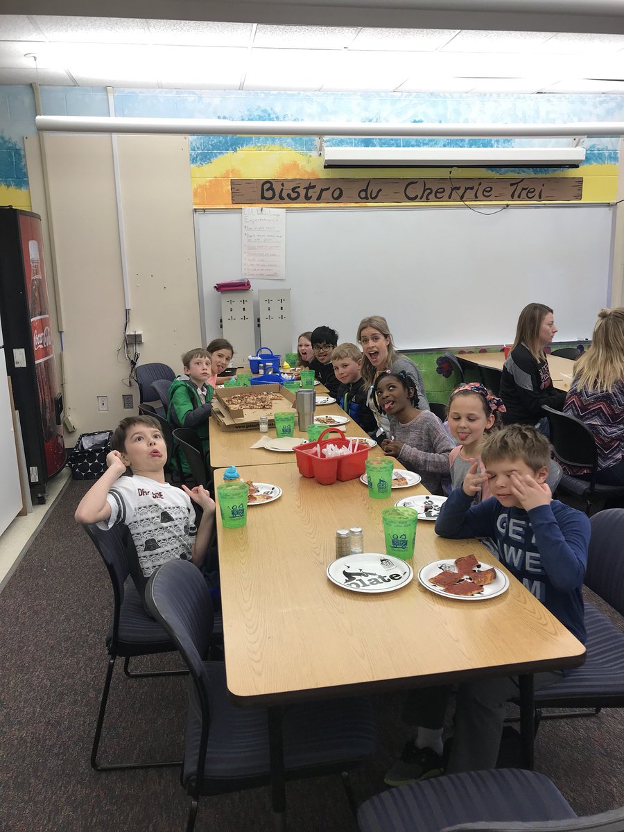 These awesome third graders won a pizza lunch with their teachers from the Cherry Blossom Festival 💙🍴 <a href="/CTE_Garber/">Amber Garber</a> <a href="/EBloomEdu/">Miss Bloom's Class</a> <a href="/jhagen_cte/">Jennifer Hagen</a> <a href="/CTE_snoopy/">CTE3GT</a>