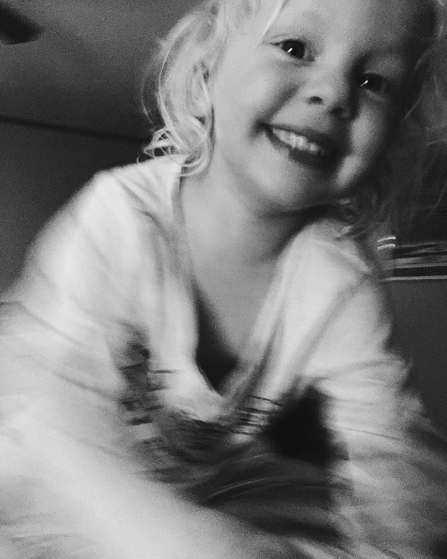 TrainProSteph's tweet image. Tatum yoinked my phone and took this photo of Cricks. I’m obsessed. 😍 ift.tt/2E2sGAy