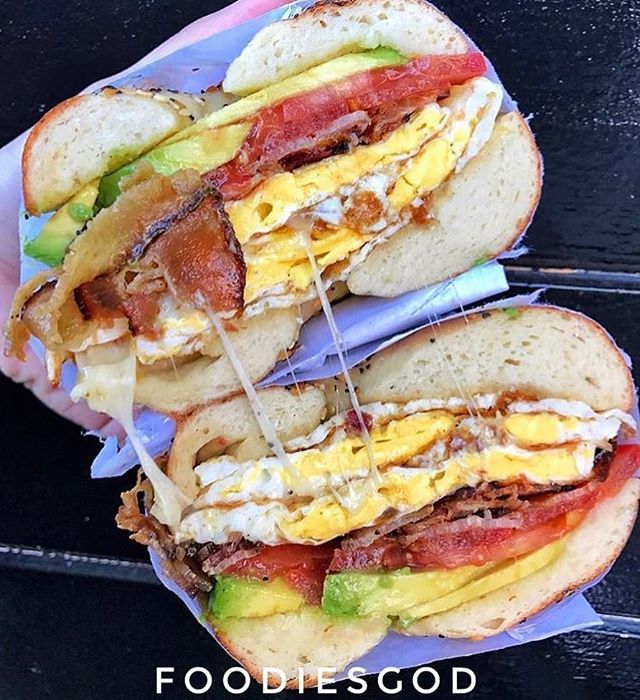 KevinO173's tweet photo. Tag a friend that you would share with 😋😋😋.
#burger #meat #meatlover #egg #scrumbledeggs #delicious #yummy https://t.co/sstFWhBj3N https://t.co/C3QuPKM1c5