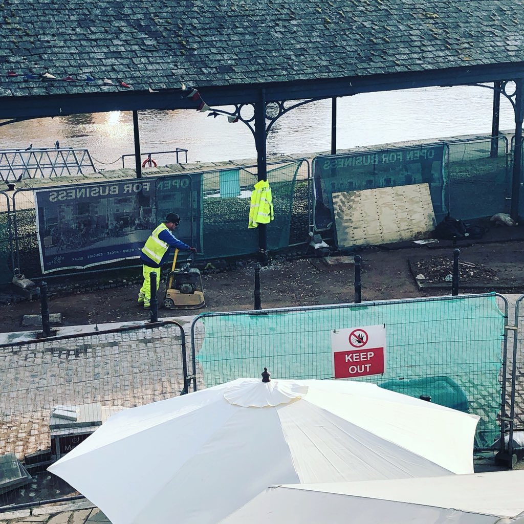 TheProspect1's tweet photo. The (old) bollards are in and the ground is being levelled for tarmac!
#ExeterFDS #deadline #ExeterQuay #alfresco #Easter #FloodDefenceless https://t.co/eKT2sB0FwK