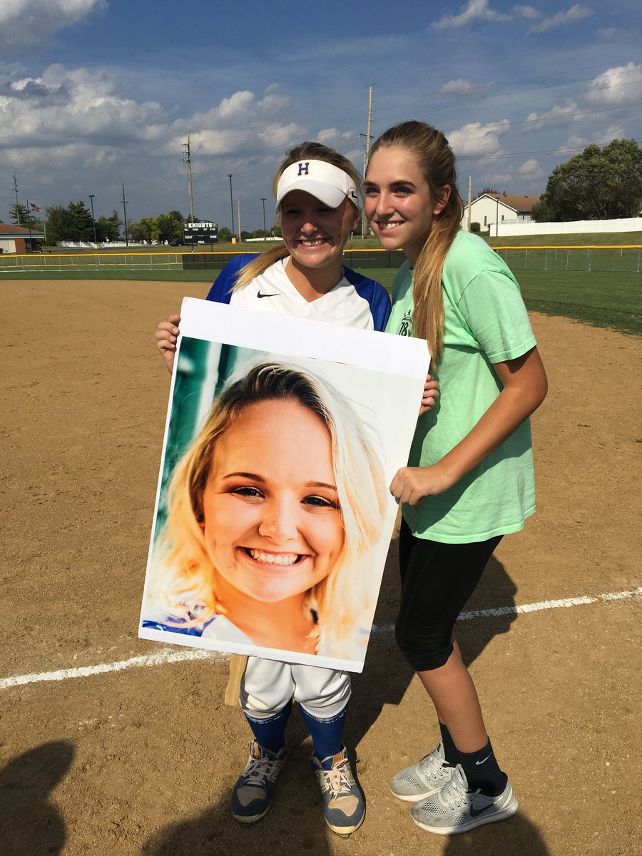 lexi_wallner's tweet photo. happy birthday @JacquelyJohnson!! I hope you have the best day because you deserve the world! love you bunches❤️❤️ https://t.co/Gm9BPhMrgT
