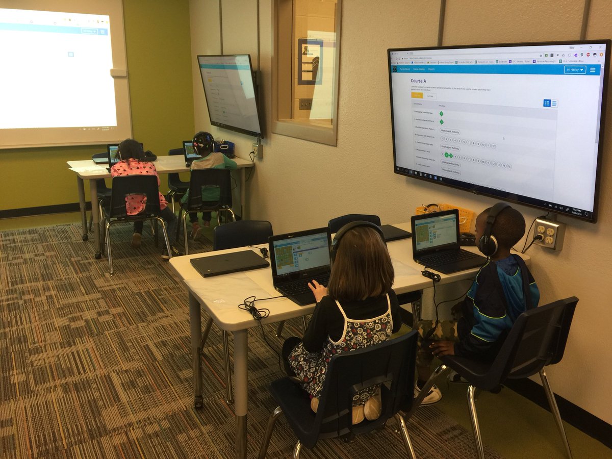 Tricia_Carty's tweet image. It’s a Kinders coding kind of week at Grant Wood! @codeorg #growthmidset #kinderscancode