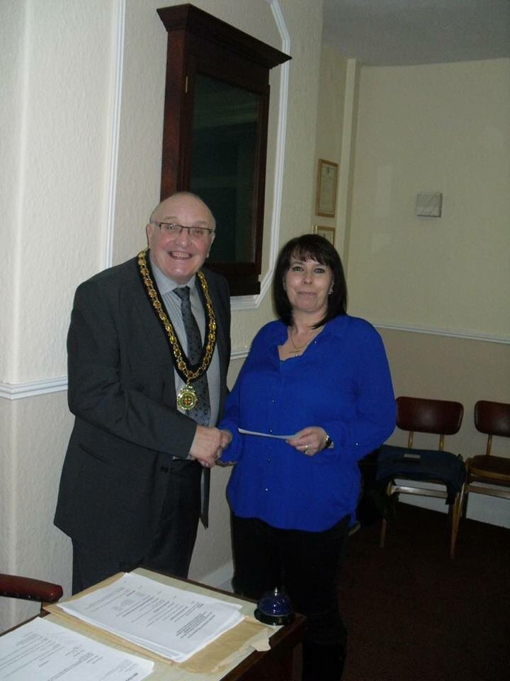 Unite_Community's tweet photo. Dawn from @DurhamUniteCom receiving a cheque for £400 to fund the great work @Unite_Community members do in #CountyDurham. 

#UniteCommunity https://t.co/mMf039DvrS