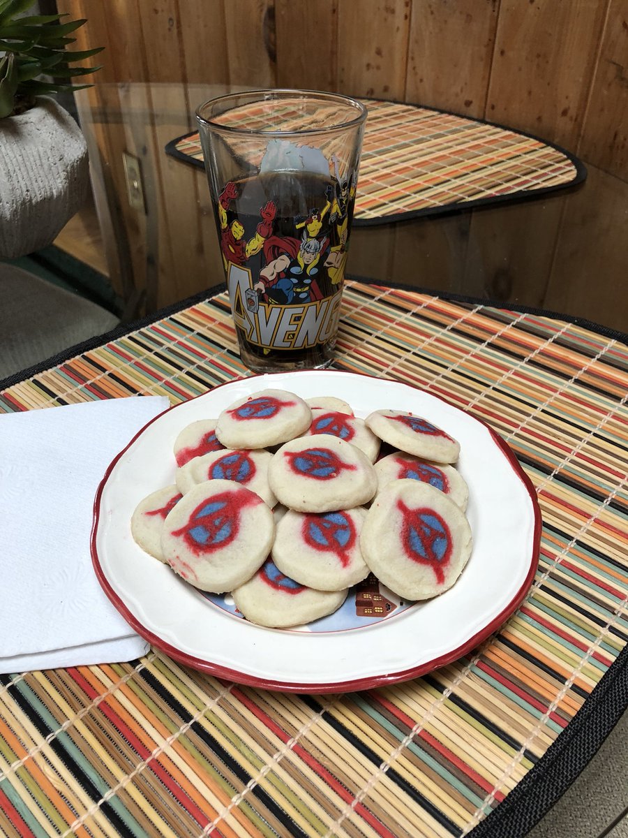 notdonnotts's tweet image. When watching The Last Jedi it’s important to stay properly fed and hydrated! #TheLastJedi #BalanceInTheForce #AvengersInfinityStarWars
