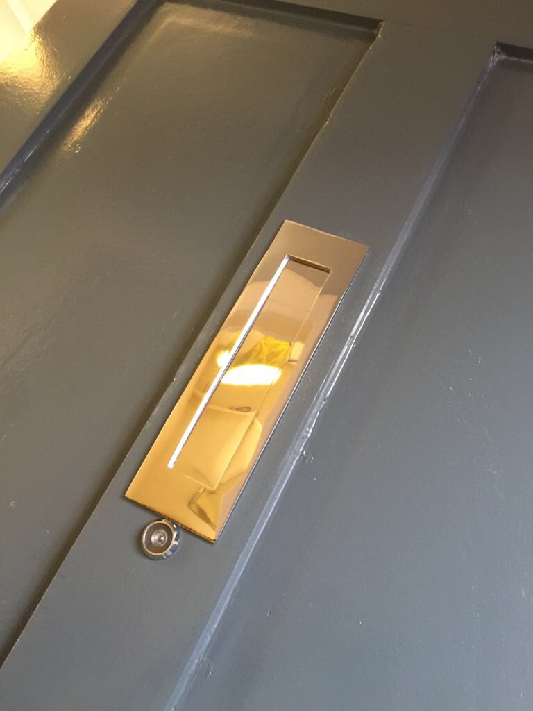 colinmcshaneinv's tweet photo. #Teaser - #new #doorfurniture going on at #RaeburnPl - #freeextra for our #client to #create #best #firstimpressions following our other #refurb & #furnishing #works & of course our #discovery of this #original #paneldoor that had been #flushedover for years! https://t.co/2fPjyCk9VX