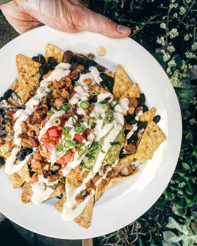 RealFoodDaily's tweet image. Skip the tacos, get some nachos ! #veganfood bu @jeremy__scullin @adaline.bee | #veganrestaurant bit.ly/mainRFD