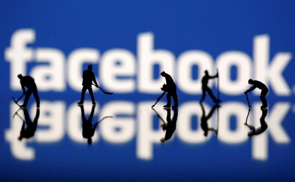 Reuters's tweet photo. Facebook tweaks privacy tools to ease discontent over data leak https://t.co/j4eWsVTEq9 https://t.co/UAZ9nsWtnp