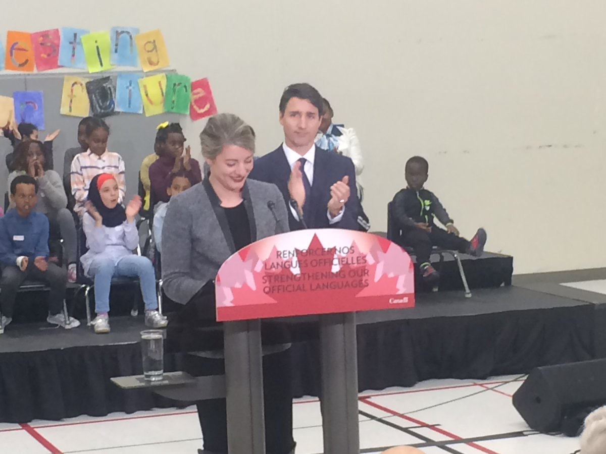 Nos journalistes de l'École élémentaire Mauril-Bélanger (@Ottawacepeo) ont travaillé fort lors du dévoilement du plan d'action pour les langues officielles par <a href="/melaniejoly/">Mélanie Joly</a>, en présence du <a href="/PMcanadien/">Premier ministre du Canada</a>!
