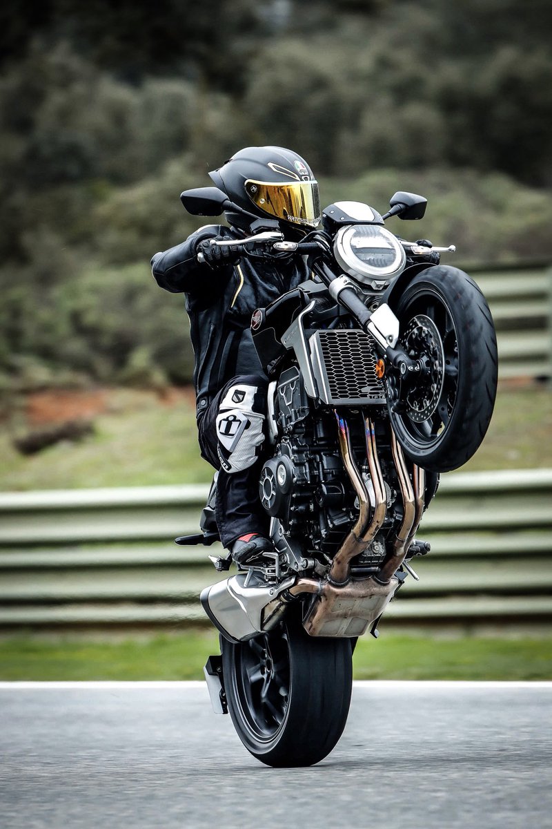 JohnatSuperBike's tweet photo. When your one job is to stare down the lens for a #wheeliewednesday shot. #nailedit #wrongcamera https://t.co/2XmHugCHMW