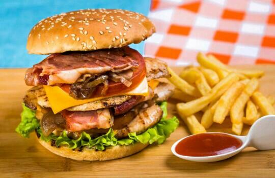 Yanetsy1A's tweet photo. Quiero como unas cuantas hamburguesaaaaas asiii  jajajajaja! https://t.co/Hw36ApJabt