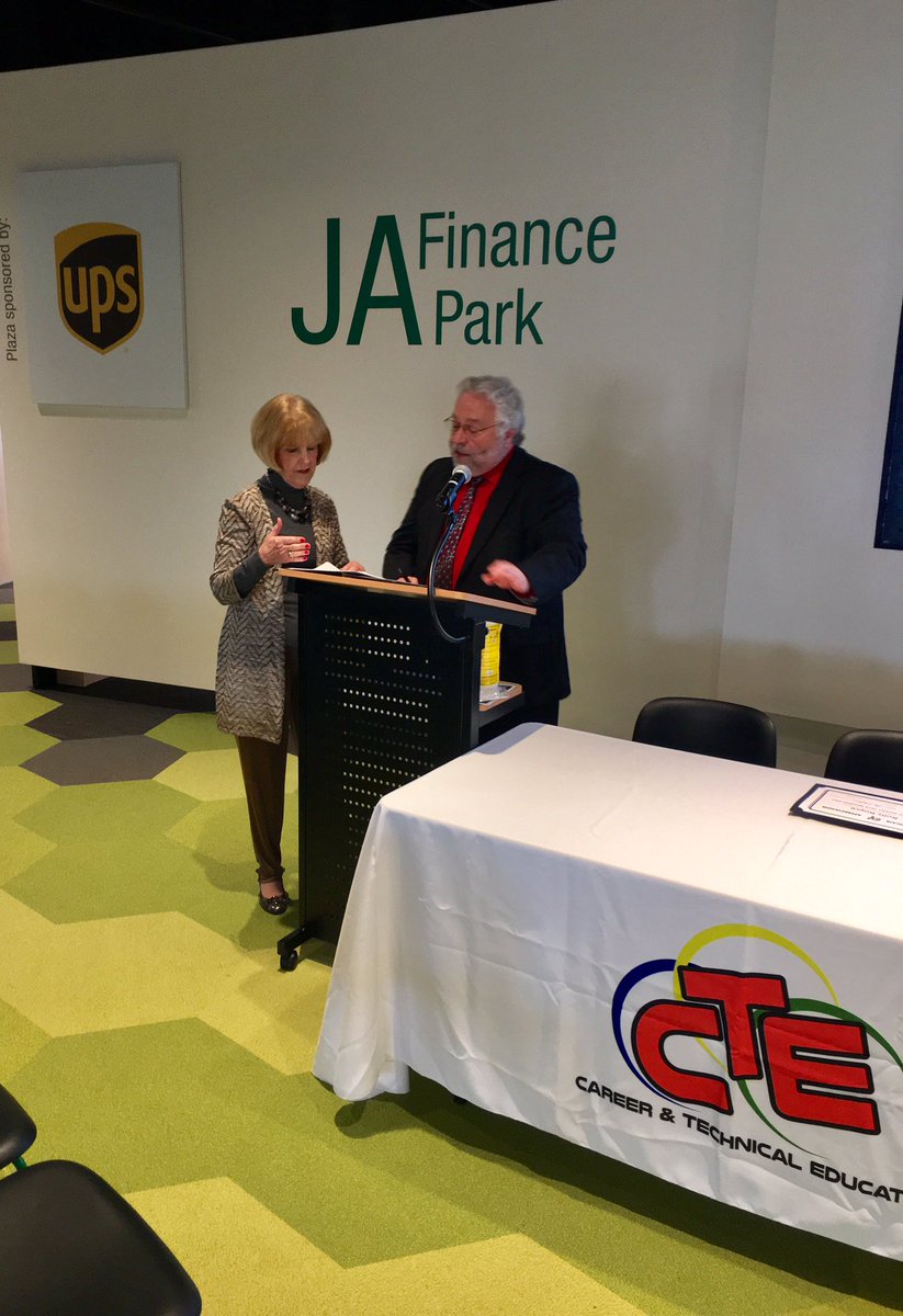 OWilsonHCPS's tweet photo. Henrico County's first CTE Letter of Intent Signing Day... Thank you for leading by example, Mr. Mac Beaton. #simplyamazing #onehenrico #3E's:enrolledenlistedemployed #cte #hcps #makingadifference https://t.co/00Vj7hapUZ