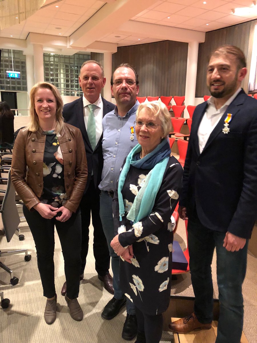 Nihat Ulusoy, Gerda Sels en Karel van Schie hebben afscheid genomen als raadslid van het CDA Schiedam.
Nihat Ulusoy en Ad Hekman van het CDA  ziijn onderscheiden tot lid in de Orde van Oranje-Nassau. Tevens op deze foto staat onze demissionaire wethouder Patricia van Aaken.