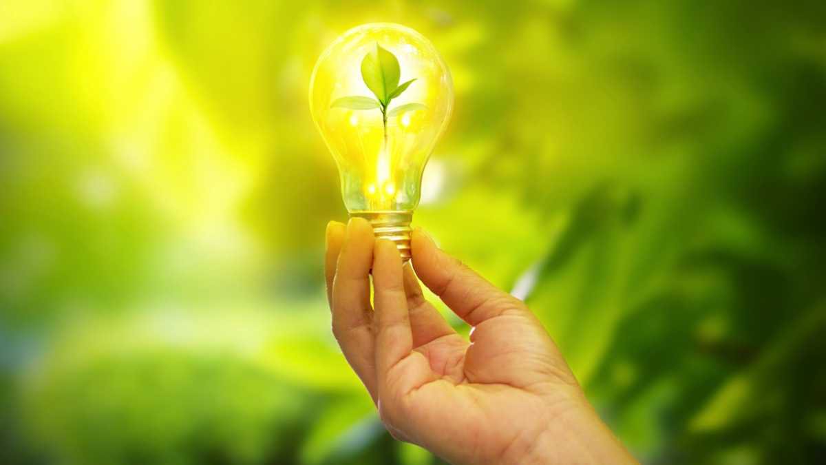 wearezinguk's tweet image. If we want to live in an #eco-friendly future we need to reduce our reliance on fossil fuels and become more #energy efficient - here is some of the future tech helping us go green. bit.ly/2fbqRJd