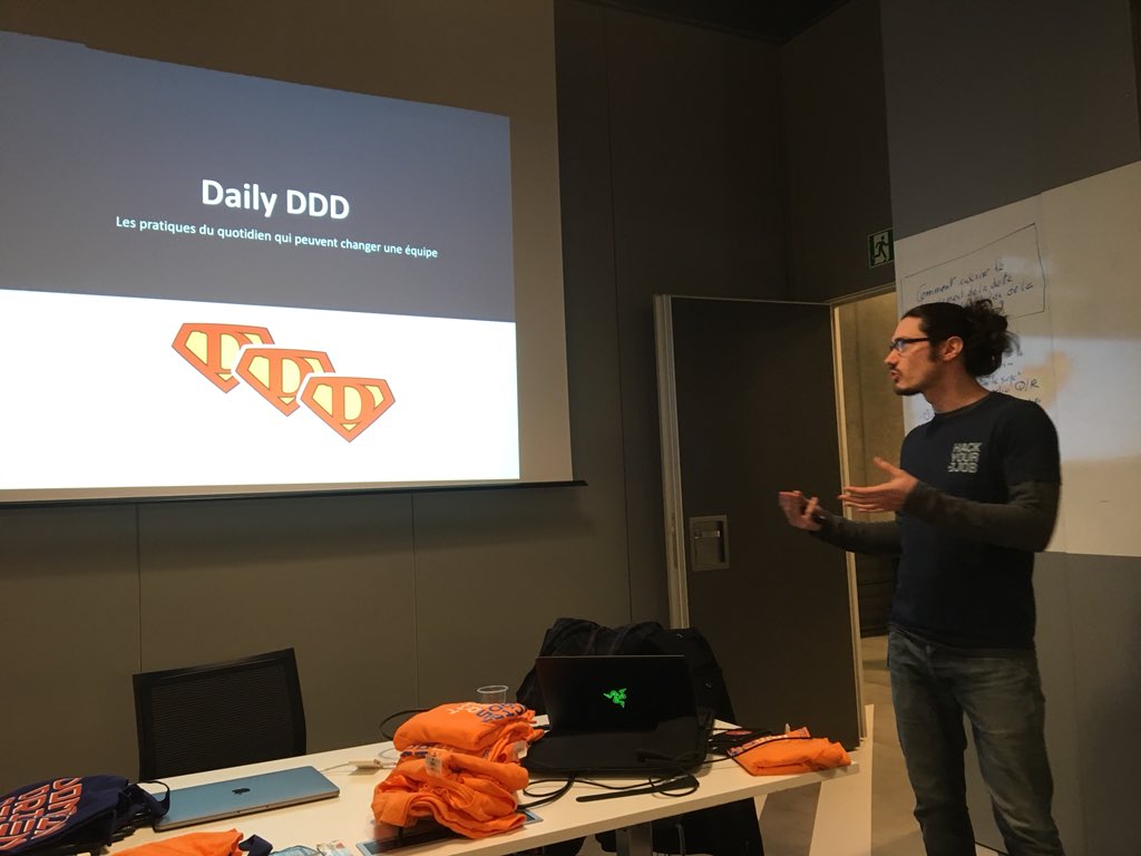 tpierrain's tweet image. @Ouarzy talking about Daily #DDDesign tonight at #DDDParis meetup.