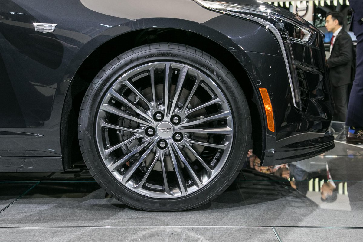 MotorTrend's tweet photo. The 2019 @Cadillac #CT6 V-Sport sitting pretty on stage at the @NYAutoShow. #nyias2018 https://t.co/LScjtVRdLC