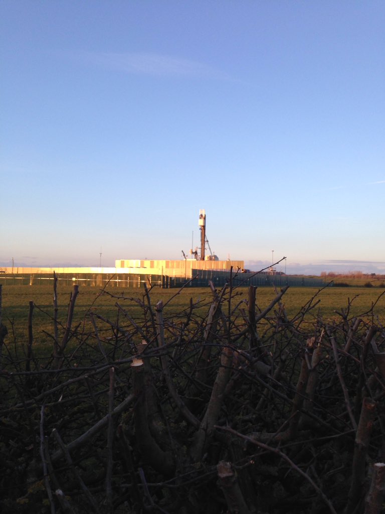 FiMaryS's tweet photo. @LBVmagazine Hmm. Fields you can grow food in, or this.... A chance of slowing climate change, or this...? Choke on your rig, you vile snake oil merchants #WeSaidNo #SupportPNR https://t.co/lNkO2Fte3T