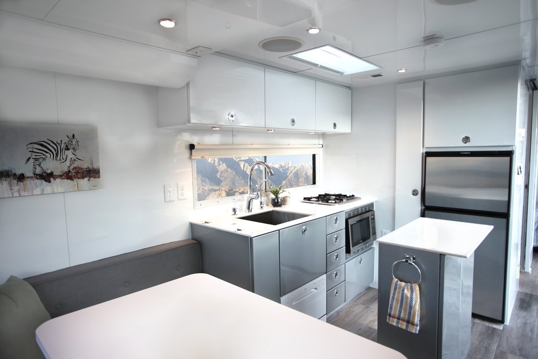 MODENUS MEDIA tweet media