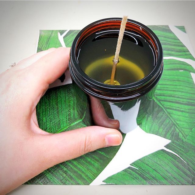 A little snap from when I had the pleasure of making a gorgeous essential oils scented candle with <a href="/joinstorelondon/">join</a> last week🕯🌿 And these candles are the subject of today’s new blog post which includes a special discount code for you too! 💁🏻‍♀️💸 … ift.tt/2GEvoBx