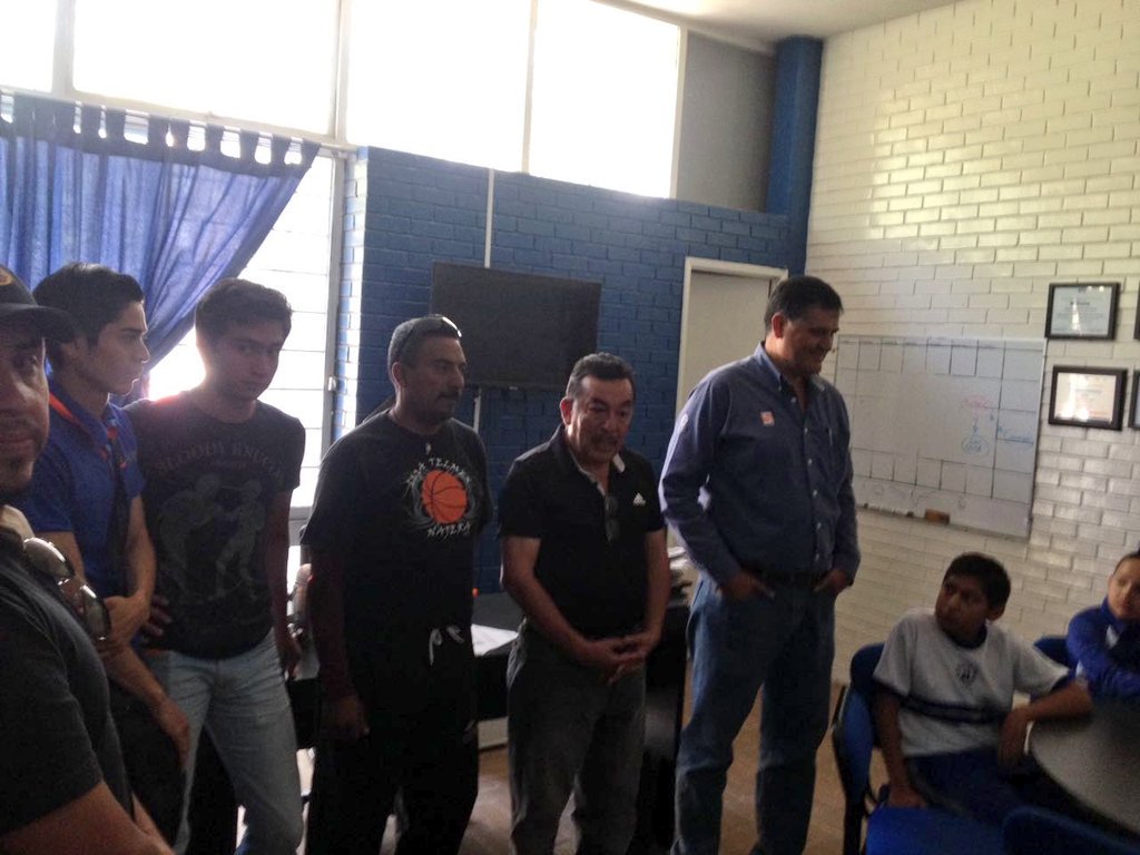 CelayaSIDEC's tweet image. #SidecEsDeporte

El director de @CelayaSIDEC, @marcohgr, recibió y deseo suerte a deportistas celayenses, quienes participarán en la disciplina de #Atletismo dentro del selectivo estatal de #CONDEBA y la #OlimpiadaNacional2018. 

@RamonLemusM