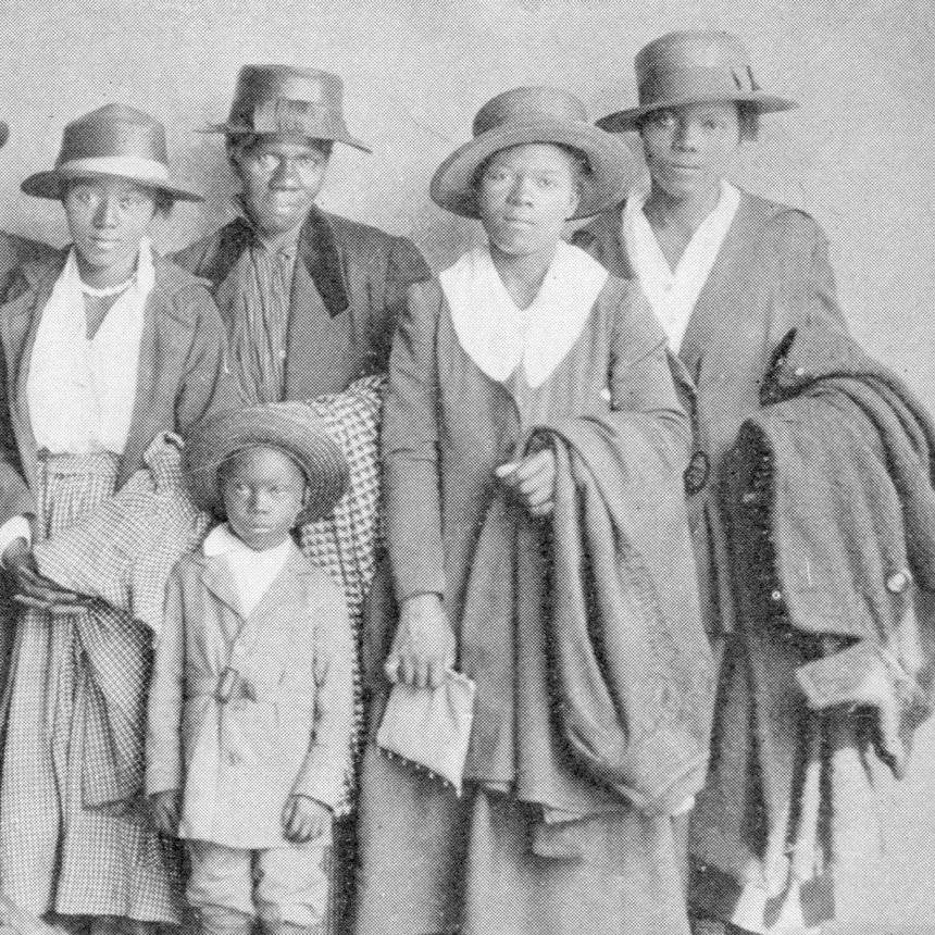 UChicagoArts's tweet image. The South Side of Chicago is full of (unfortunately) little known landmarks and remarkable black women. This guidebook aims to change that by mapping " legacy of black women on Chicago’s South Side." via @chicagotribune. trib.in/2GGGvrf